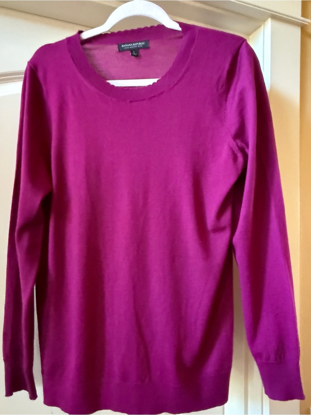 Banana Republic Sz L,100% Merino Wool Women's Fuchsia Crewneck Sweater Academia